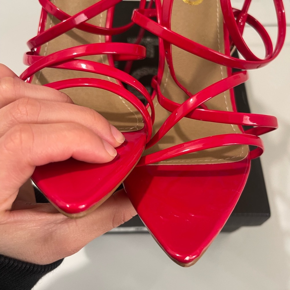 Red heels - Picture 4 of 4